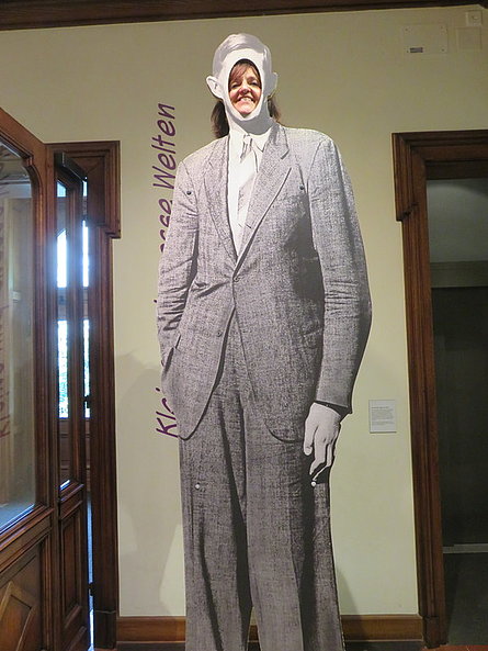 Ad Antonella sono cresciute improvvisamente lunghissime gambe... 