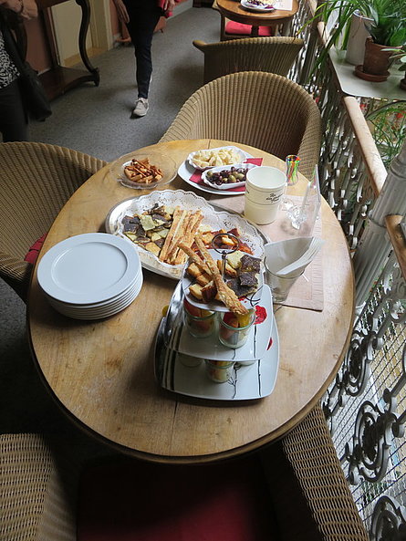 ... ci gustiamo un ricco aperitivo...